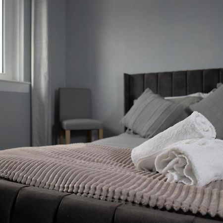 Modern 2-Bed Haven, Free Parking Lägenhet Edinburg Exteriör bild